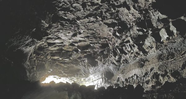 Lavahöhle am Mond Lavahöhle am Mond